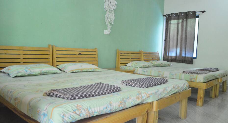 Gulmohar Family Guest House, Shrivardhan 4